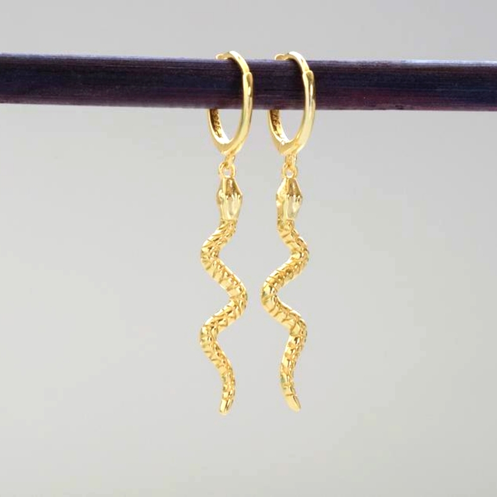 SOLD🥀 Vermeil Drop Snake Huggie Earrings - Picture 5 of 6
